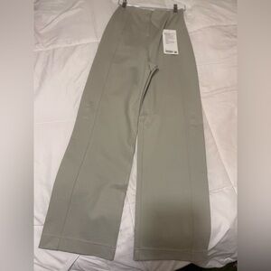 Stretch Knit Straight-Leg Pull-On Pant

Color.. RWLI



Four-Way Stretch